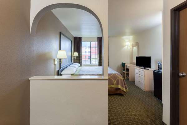  - Super 8 Hotel Downtown Tulsa - I-44, Exit 231