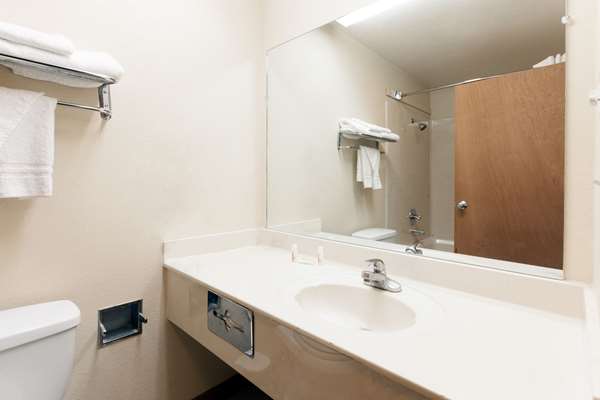  - Super 8 Hotel Downtown Tulsa - I-44, Exit 231