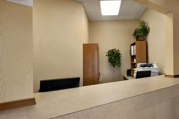  - Super 8 Hotel Effingham - I-57 & I-70, Exit 160