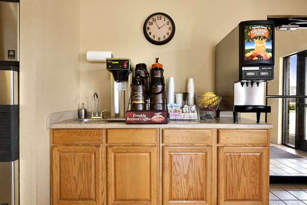  - Super 8 Hotel Effingham - I-57 & I-70, Exit 160