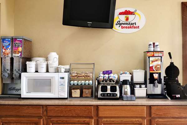  - Super 8 Hotel Effingham - I-57 & I-70, Exit 160