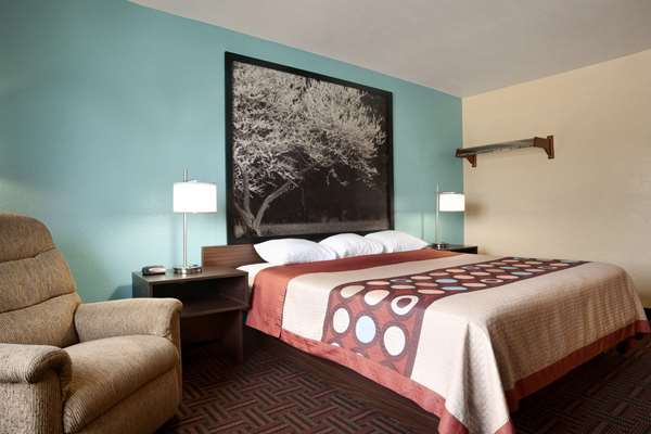  - Super 8 Hotel Effingham - I-57 & I-70, Exit 160