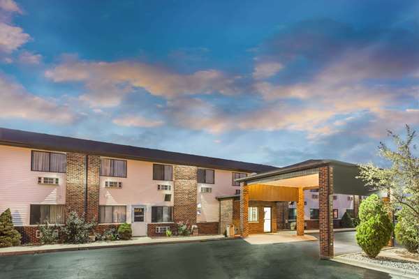 Exterior view - Super 8 Hotel Bourbonnais - I-57, Exit 315