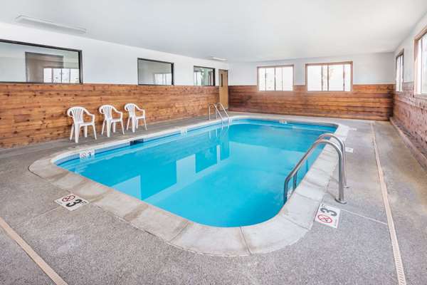 Pool - Super 8 Hotel Bourbonnais - I-57, Exit 315