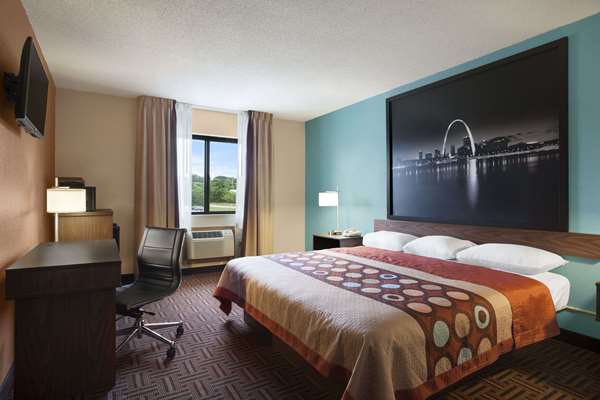 Suite - Super 8 Hotel Collinsville - I-55 & I-70, Exit 11