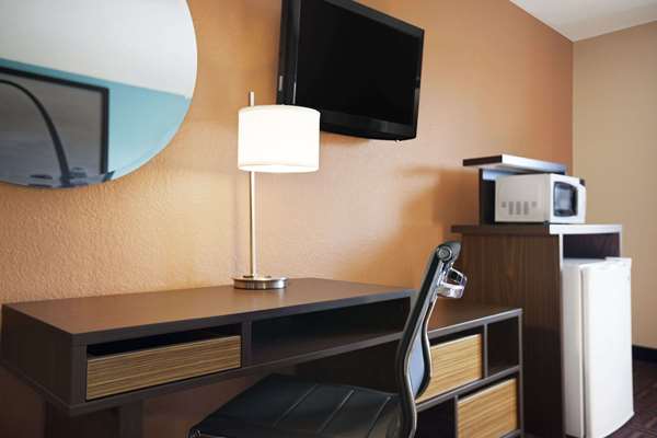  - Super 8 Hotel Collinsville - I-55 & I-70, Exit 11