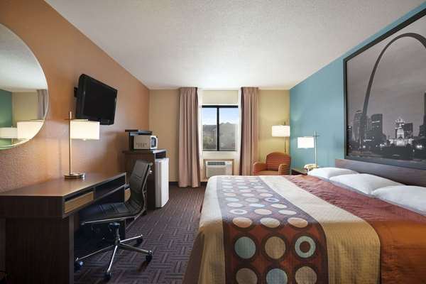  - Super 8 Hotel Collinsville - I-55 & I-70, Exit 11