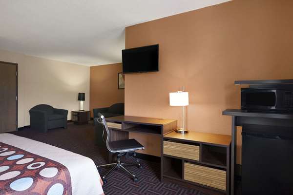 Suite - Super 8 Hotel Collinsville - I-55 & I-70, Exit 11