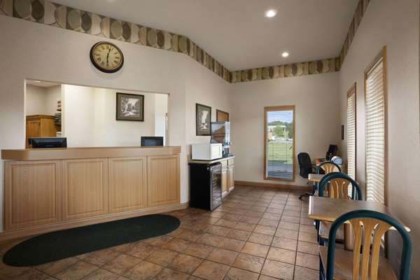  - Super 8 Hotel Collinsville - I-55 & I-70, Exit 11