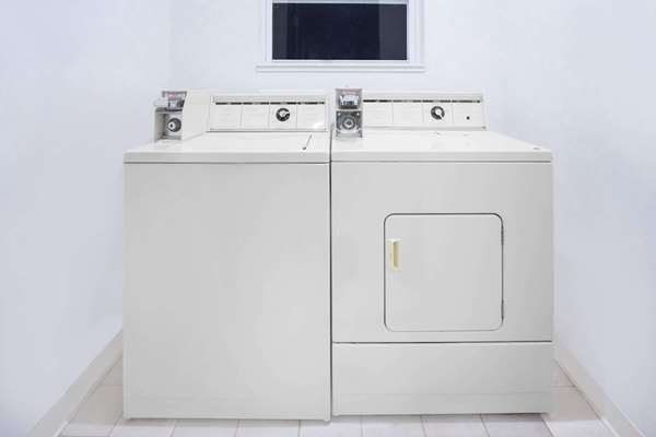 Amenities - Super 8 Hotel El Paso - I-39, Exit 14