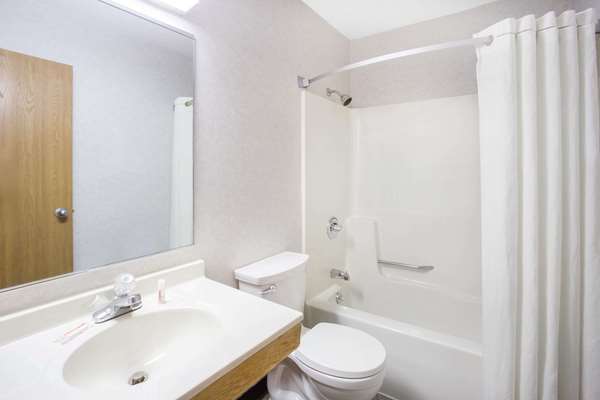  - Super 8 Hotel El Paso - I-39, Exit 14