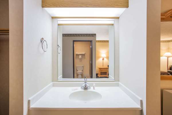  - Super 8 Hotel El Paso - I-39, Exit 14