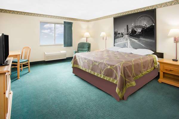  - Super 8 Hotel El Paso - I-39, Exit 14