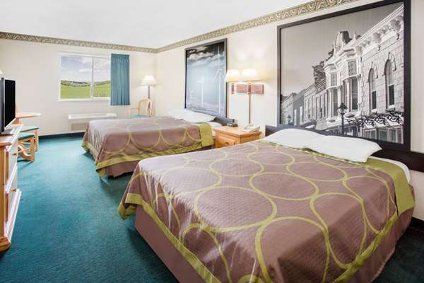  - Super 8 Hotel El Paso - I-39, Exit 14