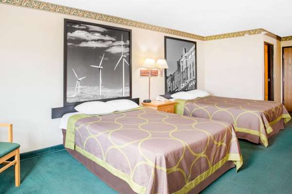  - Super 8 Hotel El Paso - I-39, Exit 14