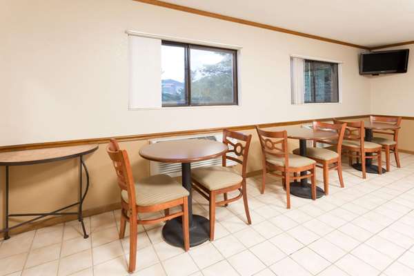  - Super 8 Hotel Dixon