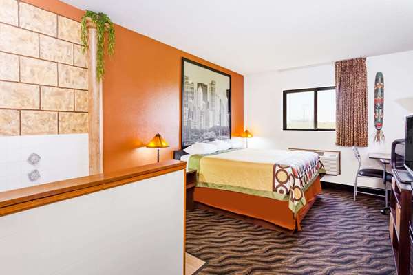 Suite - Super 8 Hotel Dixon