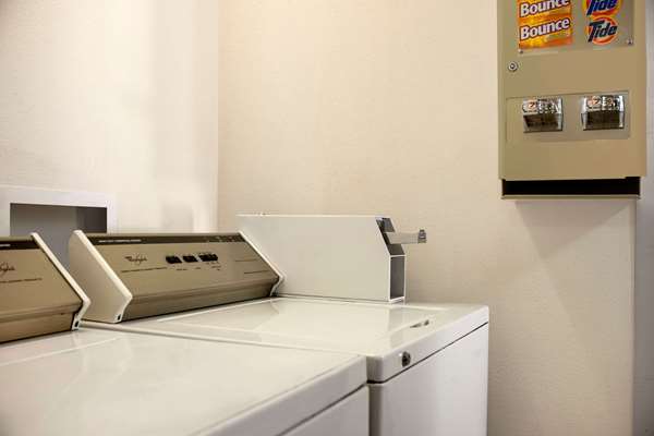  - Super 8 Hotel East Peoria - I-74, Exit 96