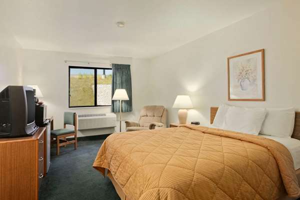  - Super 8 Hotel East Peoria - I-74, Exit 96