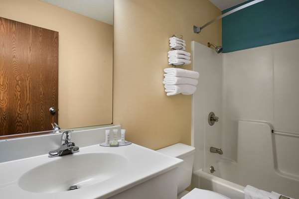  - Super 8 Hotel East Peoria - I-74, Exit 96