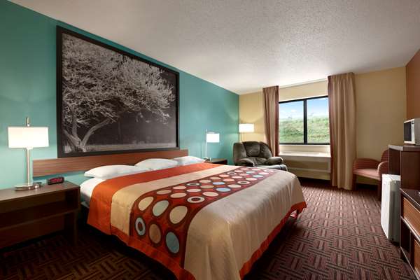  - Super 8 Hotel East Peoria - I-74, Exit 96