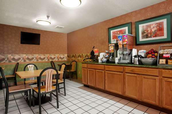 Amenities - Super 8 Hotel East Peoria - I-74, Exit 96