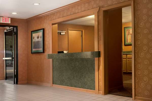  - Super 8 Hotel East Peoria - I-74, Exit 96