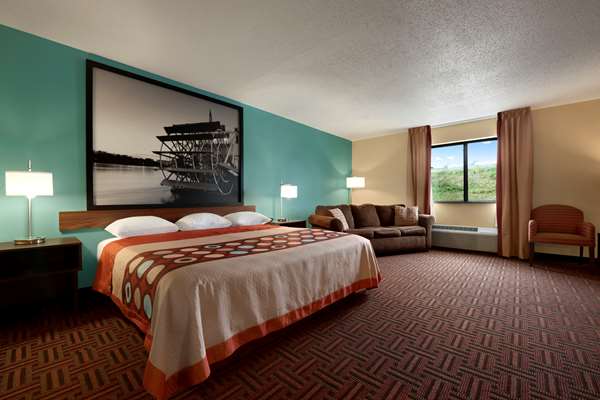 Suite - Super 8 Hotel East Peoria - I-74, Exit 96