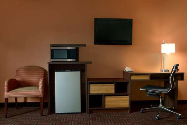 Suite - Super 8 Hotel East Peoria - I-74, Exit 96