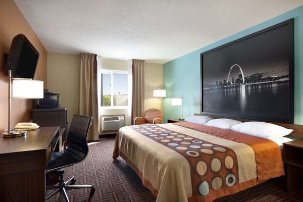  - Super 8 Hotel Fairview Heights - I-64, Exit 12