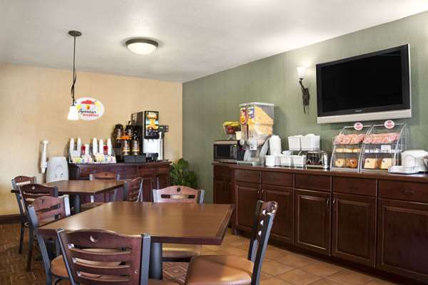 Restaurant - Super 8 Hotel Fairview Heights - I-64, Exit 12