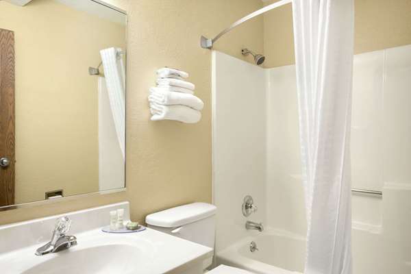  - Super 8 Hotel Fairview Heights - I-64, Exit 12