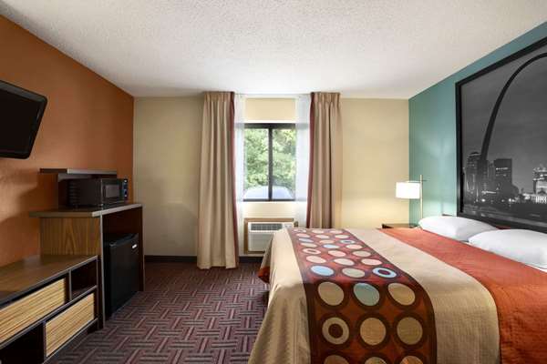  - Super 8 Hotel Fairview Heights - I-64, Exit 12