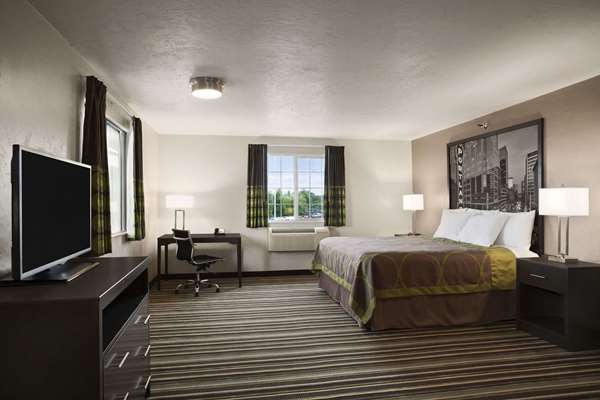 Suite - Super 8 Hotel Portland - I-205, Exit 24