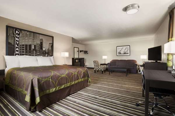 Suite - Super 8 Hotel Portland - I-205, Exit 24