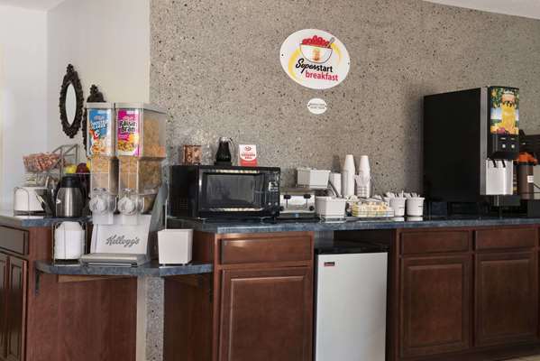  - Super 8 Hotel Danville - I-74, Exit 220