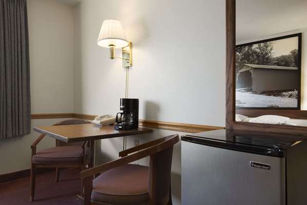  - Super 8 Hotel Danville - I-74, Exit 220