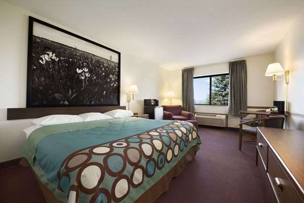 Suite - Super 8 Hotel Danville - I-74, Exit 220