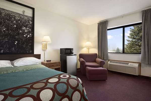 Suite - Super 8 Hotel Danville - I-74, Exit 220