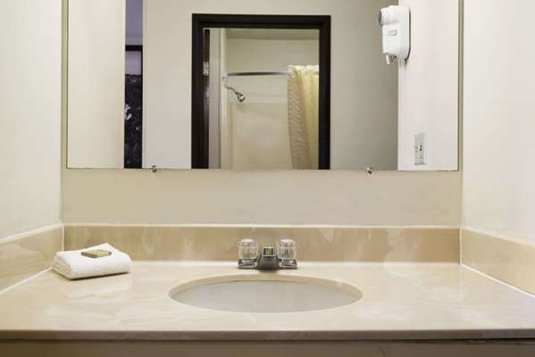  - Super 8 Hotel Danville - I-74, Exit 220