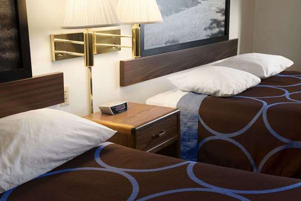  - Super 8 Hotel Danville - I-74, Exit 220