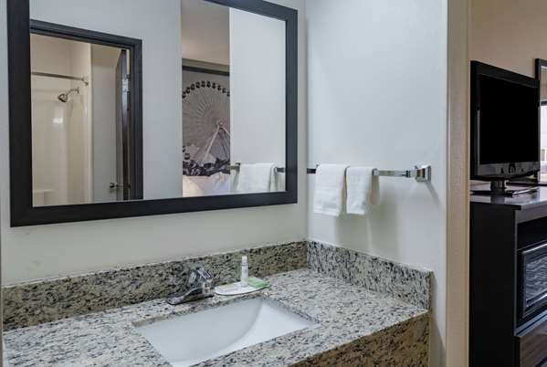  - Super 8 Hotel Danville - I-74, Exit 220