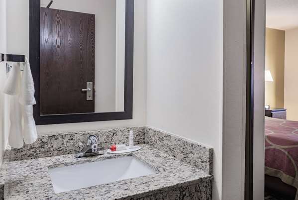  - Super 8 Hotel Danville - I-74, Exit 220