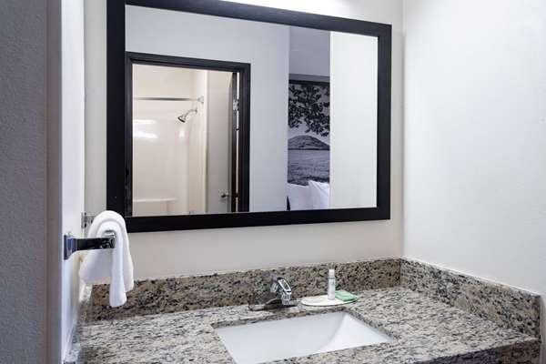  - Super 8 Hotel Danville - I-74, Exit 220