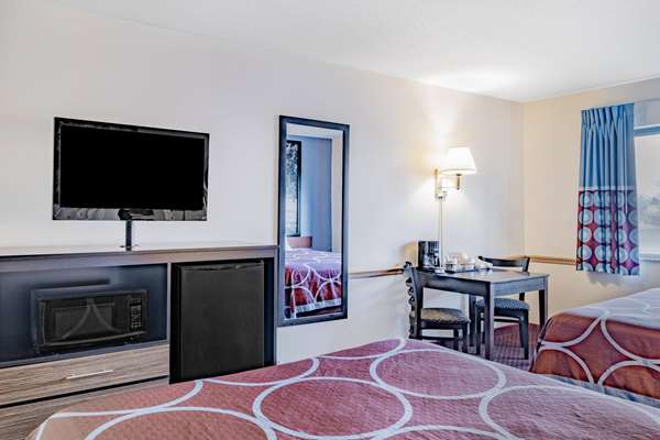  - Super 8 Hotel Danville - I-74, Exit 220