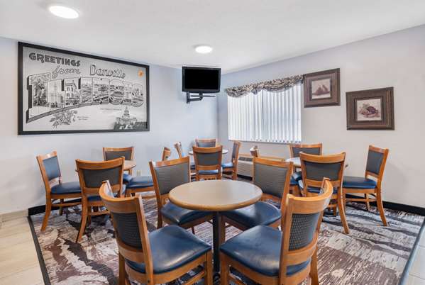  - Super 8 Hotel Danville - I-74, Exit 220