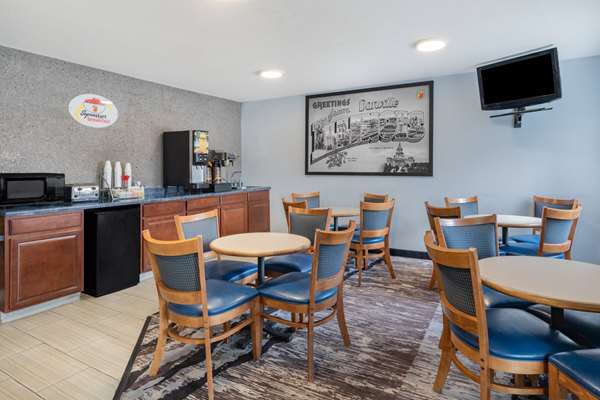  - Super 8 Hotel Danville - I-74, Exit 220