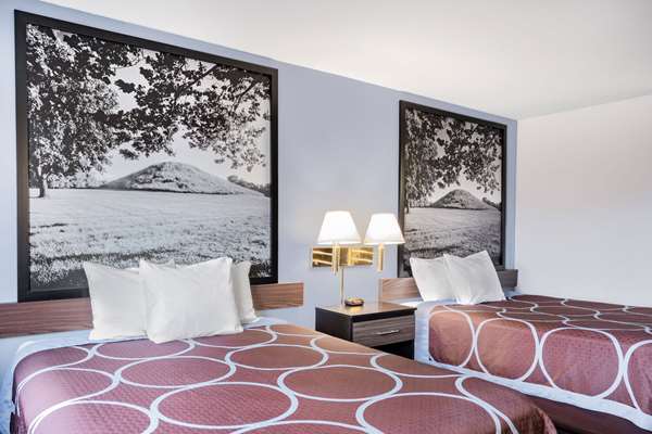  - Super 8 Hotel Danville - I-74, Exit 220