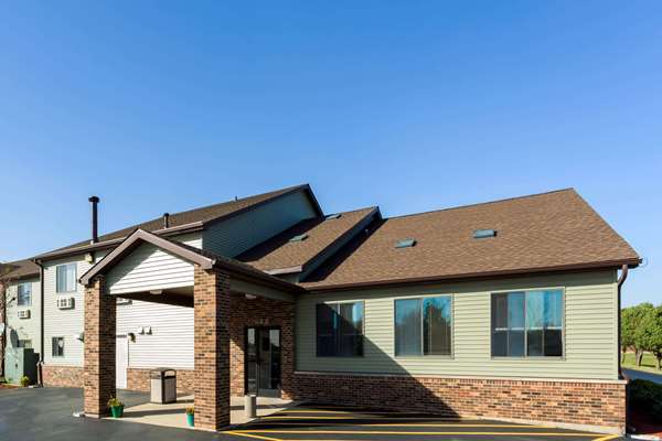 Exterior view - Super 8 Hotel DeKalb - I-88, Exit 91