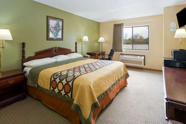  - Super 8 Hotel DeKalb - I-88, Exit 91